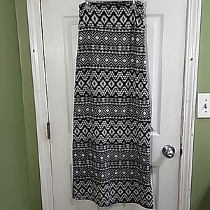 Black and white maxi skirt S